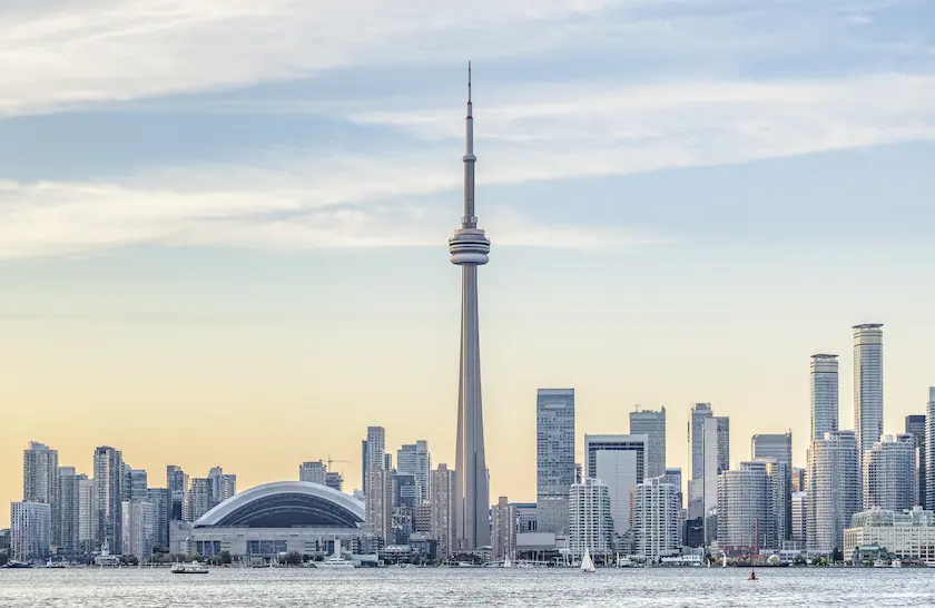 Uma imagem de Toronto sobreposta com o texto "Toronto"
