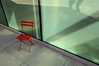 One Chair, Two People - Une chaise, deux personnes