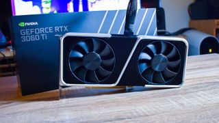 Nvidia GeForce RTX 3060 Ti puisella pöydällä