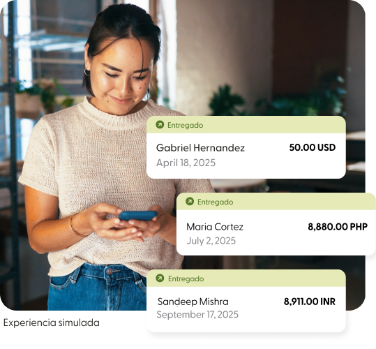 Una mujer mira su teléfono en un entorno de oficina con un ejemplo de notificaciones de pago de Remitly Business superpuestas.