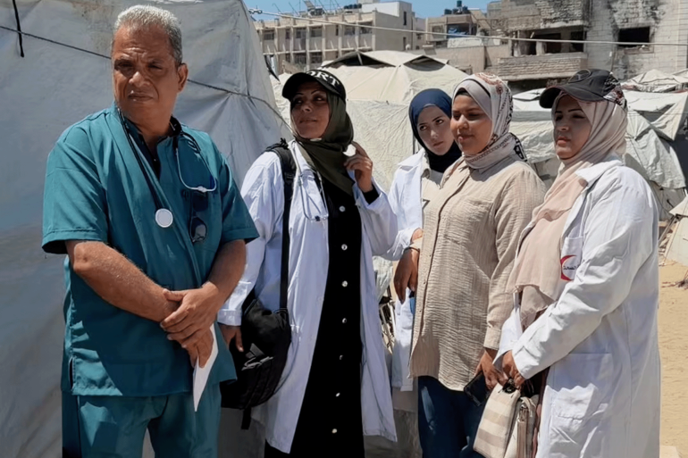 في غزة.. أطباء يجوبون المخيمات لتقديم الرعاية المنزلية