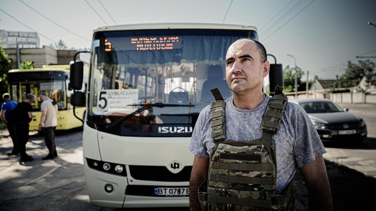 Besuch bei Maksym, Busfahrer in Cherson, Ukraine Busse in Cherson