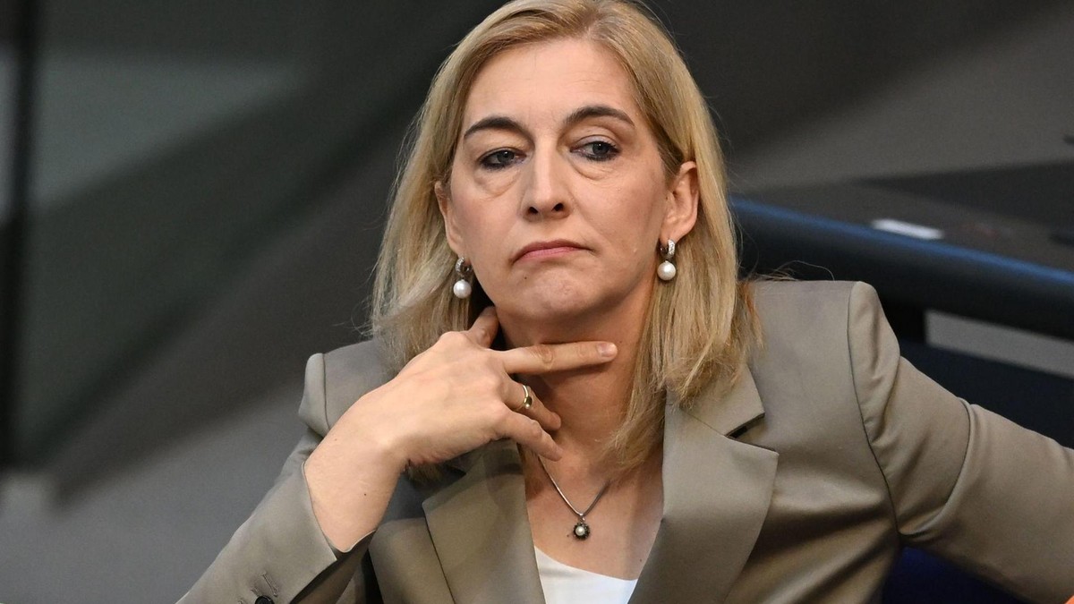 Ein Kraftakt, aber Bundesgesundheitsministerin Nina Warken (CDU) hat ihr Reformvorhaben für stabile Beiträge in der gesetzlichen Krankenversicherung durch Bundestag und Bundesrat gebracht. Bundestag - letzter Sitzungstag vor der Sommerpause