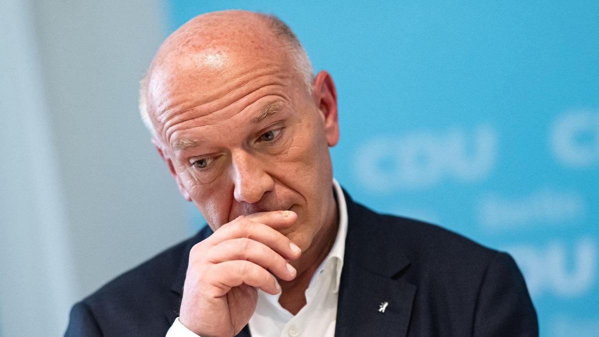 Berlins Regierender Bürgermeister Kai Wegner (CDU) spricht bei einem Pressetermin der CDU-Berlin, bei dem er bekannt gibt, nicht mehr als CDU-Spitzenkandidat für die Abgeordnetenhauswahl im September anzutreten. (zu dpa: «Berlins CDU bekommt einen neuen Spitzenkandidaten») Pressetermin des Landesvorsitzenden der CDU Berlin