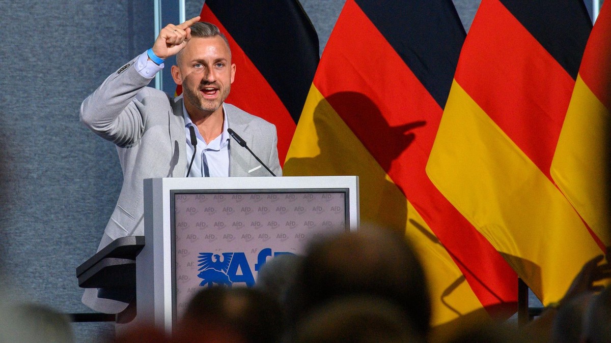 „Die Leute möchten den politischen Wandel”, sagt AfD-Spitzenkandidat Ulrich Siegmund beim AfD-Landesparteitag. „Die Leute möchten den politischen Wandel”, sagt AfD-Spitzenkandidat Ulrich Siegmund beim AfD-Landesparteitag.
