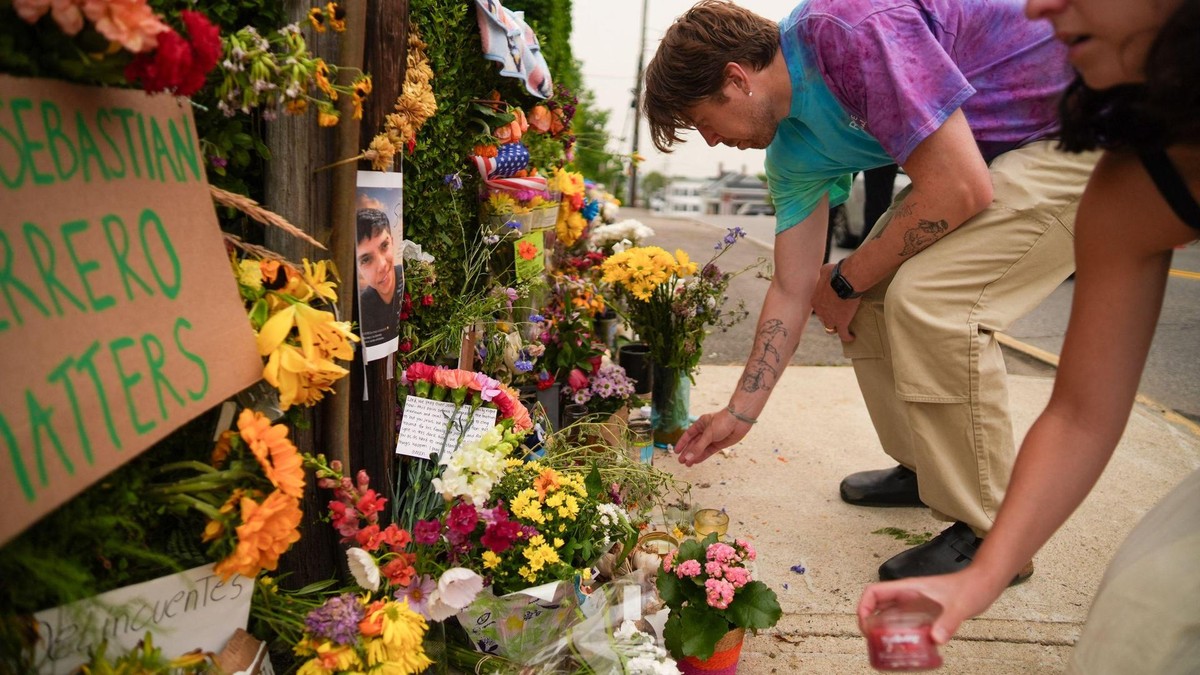 BIDDEFORD, MAINE - JULY 15: People place candles at a makeshift memorial for Joan Sebastian Durán Guerrero, a 26-year-old Colombian immigrant who was fatally shot by U.S. Immigration and Customs Enforcement (ICE) agents, on July 15, 2026 in Biddeford, Maine. Guerrero's death comes less than a week after federal immigration agents shot and killed 52-year-old Mexican national Lorenzo Salgado Araujo in Texas. Ryan Murphy/Getty Images/AFP (Photo by RYAN MURPHY / GETTY IMAGES NORTH AMERICA / Getty Images via AFP) ICE Officers Fatally Shoot Undocumented Immigrant In Maine