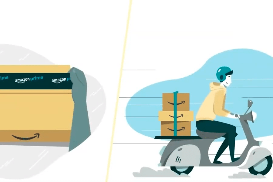 Ein Mann liefert Amazon-Produkte mit einem Roller aus