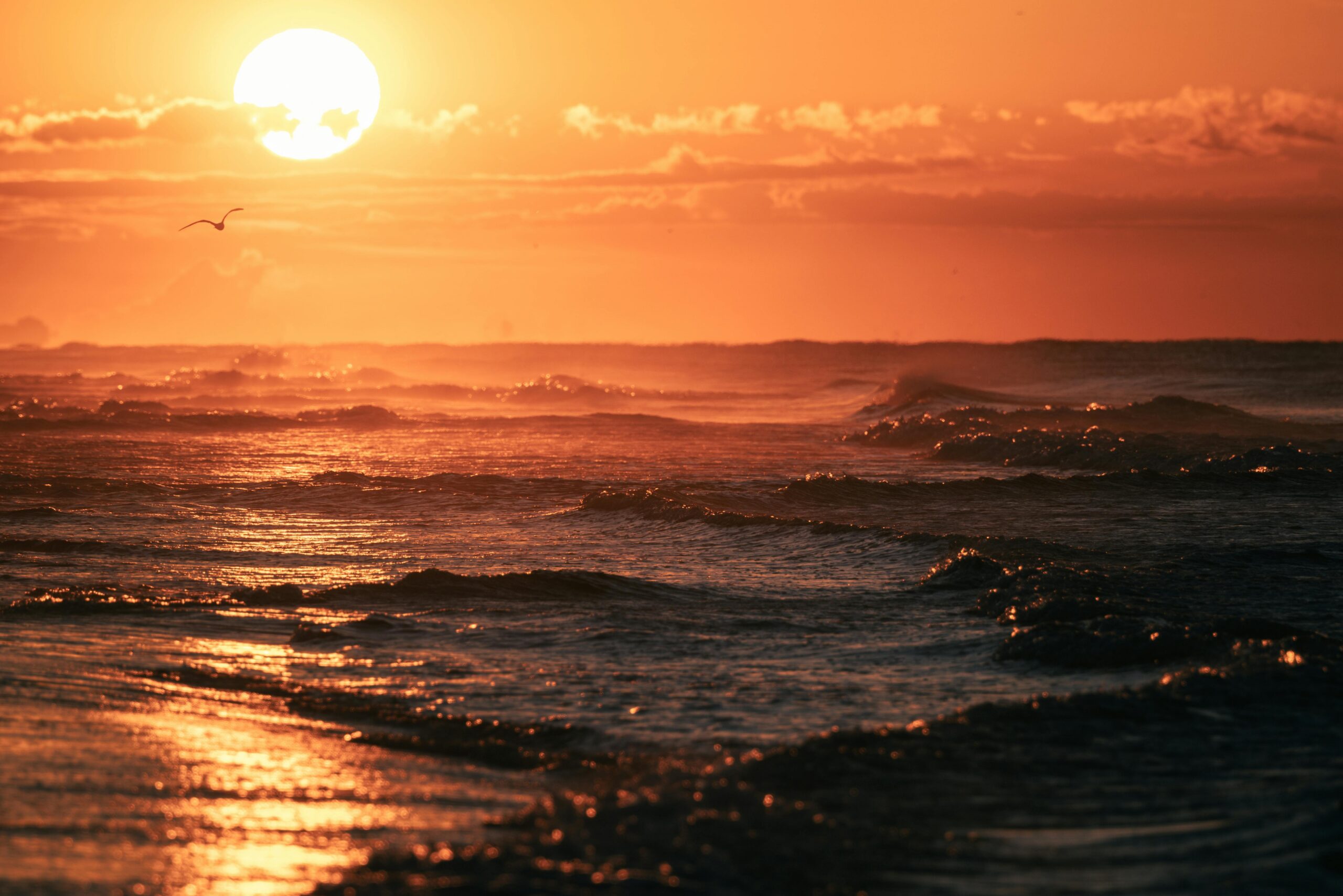 Puesta de sol sobre el mar
