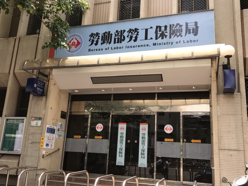 截至4月中 4職業工會積欠勞保費暫拒絕給付 最高積欠7百多萬 截至4月中 4職業工會積欠勞保費暫拒絕給付 最高積欠7百多萬