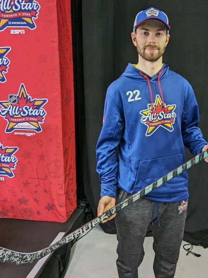 All-Stars sammeln beim ASG 2024 in Toronto Autogramme ihrer Kollegen