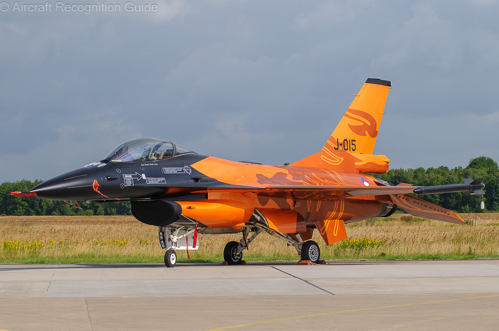 On this colourful F-16AM the four blade antennas ans location of landing lights are already clearly visible. Image
