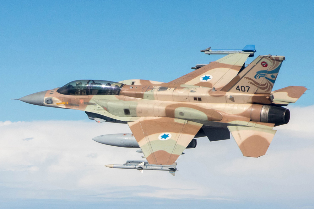 The Israeli F-16I Sufa looks very similar to the F-16D Block 52+, but has different antennas at the side of the nose (photo: Israel Air Force/WikiMedia) Image