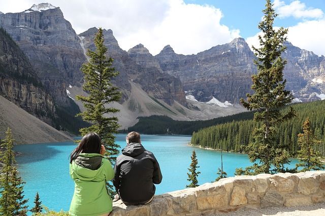 Hiking trail near Banff and Banff International Hostel