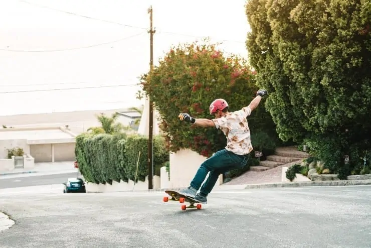How to Stop on a Longboard : Survival Guide