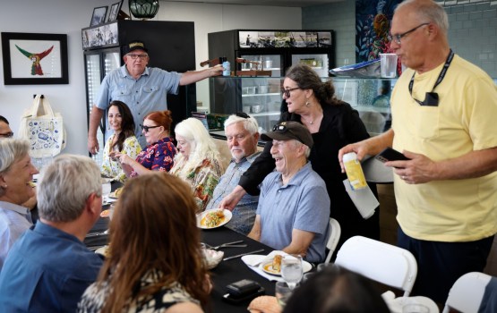 SUT-L-COLLABKITCHEN-0715_004_263769847 TunaVille owner Tommy Gomes, standing, in blue shirt, presents the monthly dinners at his Point Loma seafood market and grocery. The most recent event showcased chef Hanis Cavin; the next event, July 27, will feature chefs Davin Waite, William Eick and Anthony Pascale. (Sandy Huffaker / For The San Diego Union-Tribune)